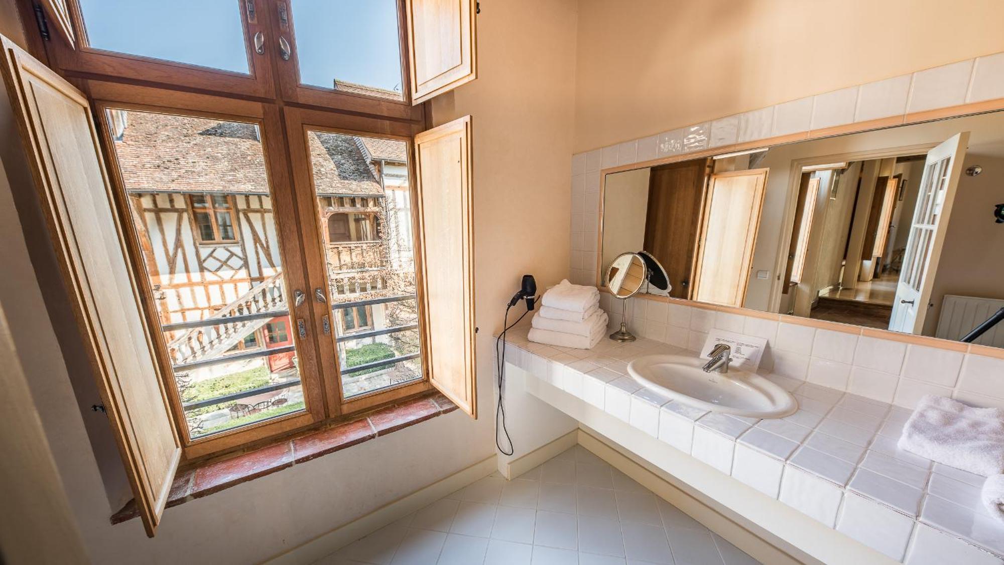 La Maison De Rhodes Hotel & Spa Troyes Bagian luar foto